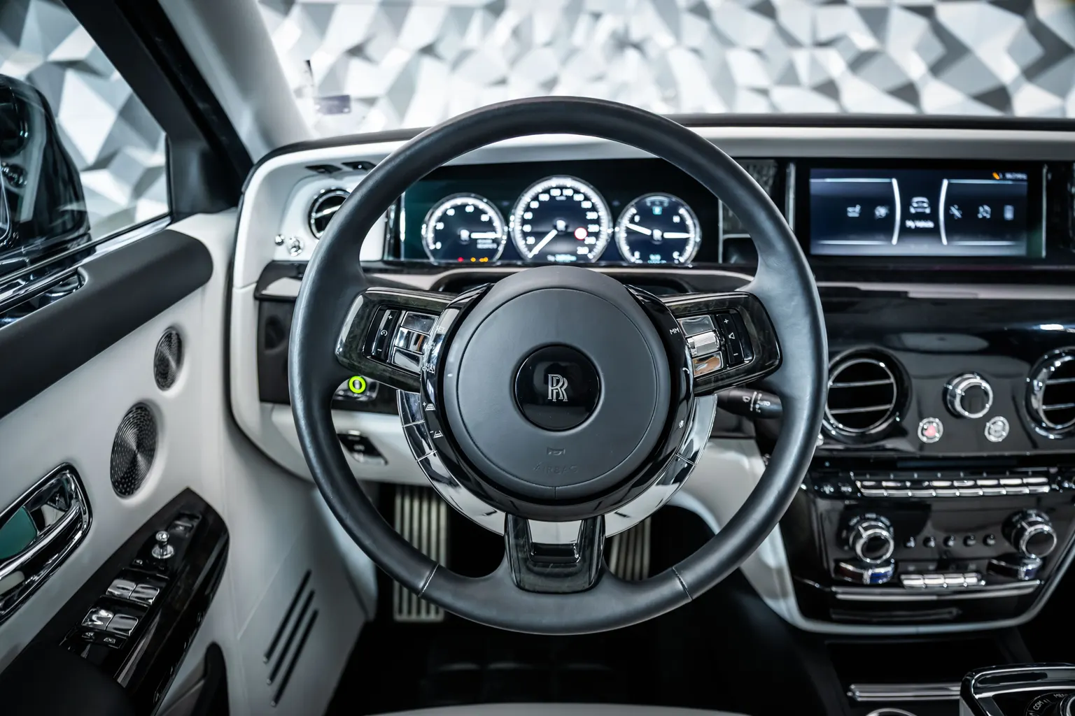 Rolls-Royce Phantom VIII*StarLights*Massage*360*TV*22 – снимка 11