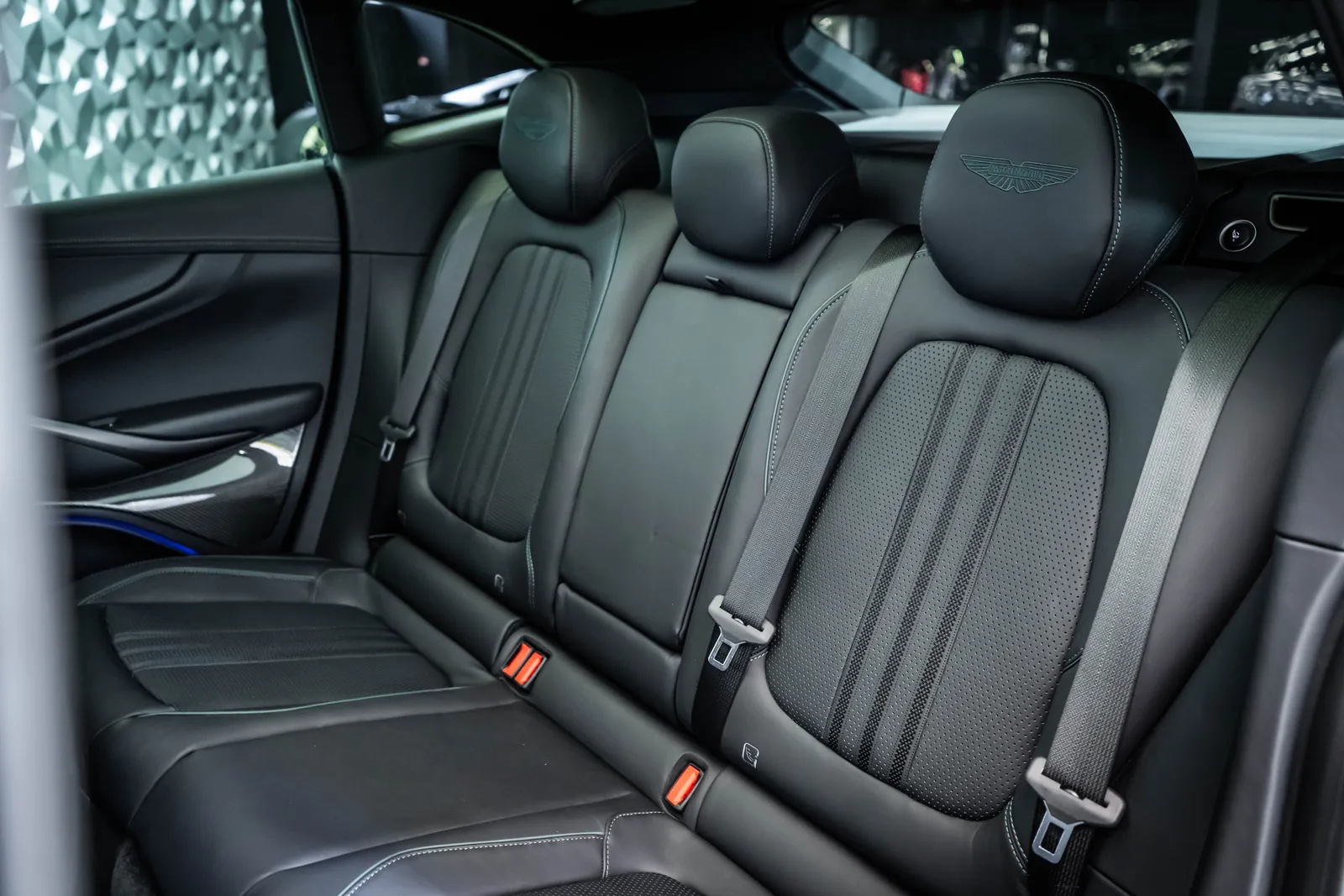 Aston Martin DBX 707*Carbon*Bowers & Wilkins – снимка 16
