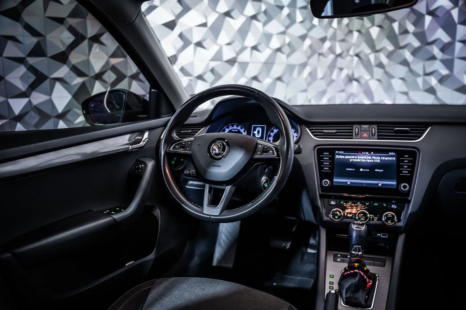 Skoda Octavia 2,0 TDI DSG *LED*Keyless*Подгрев* – снимка 12