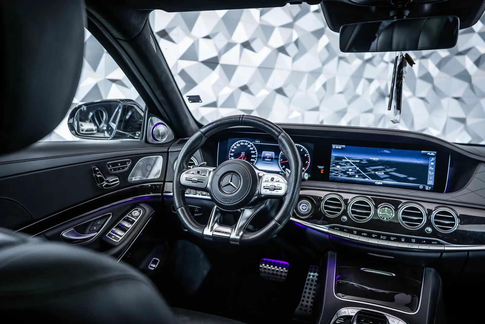 Mercedes-Benz S 560 4M AMG*Pano*Burmester – снимка 19