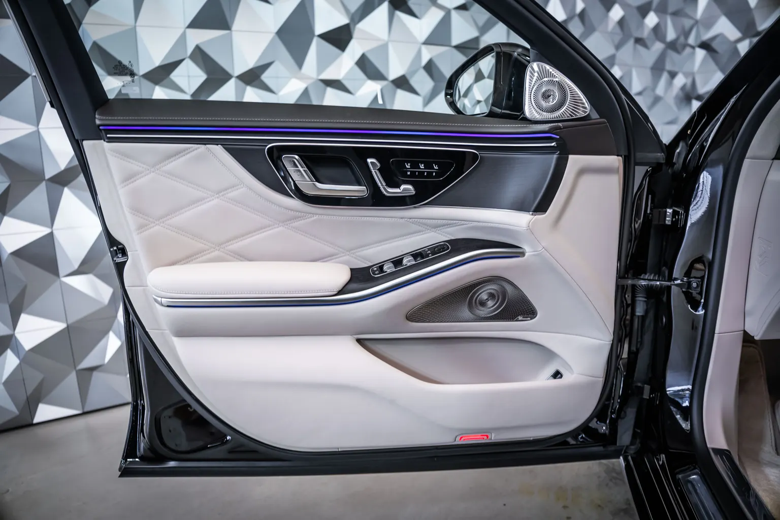 Mercedes-Benz S580 Maybach E-Active*4M* Масаж* 360*Burm* – снимка 7