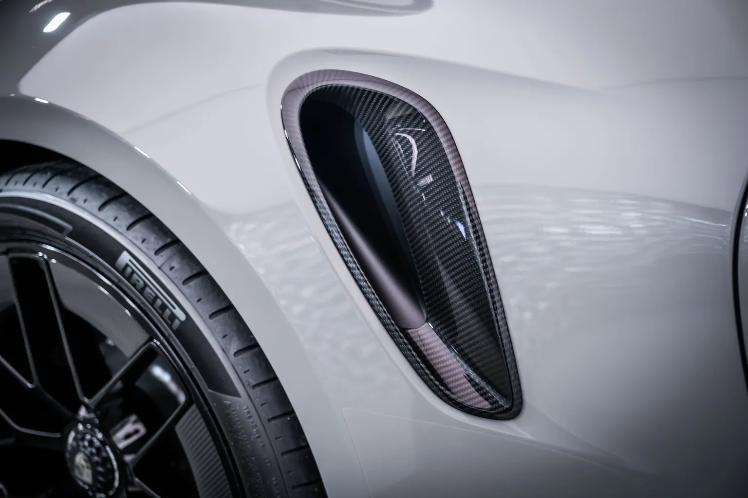 Porsche 911 Turbo S Coupe*Carbon Aero Pack*Burmester – снимка 19