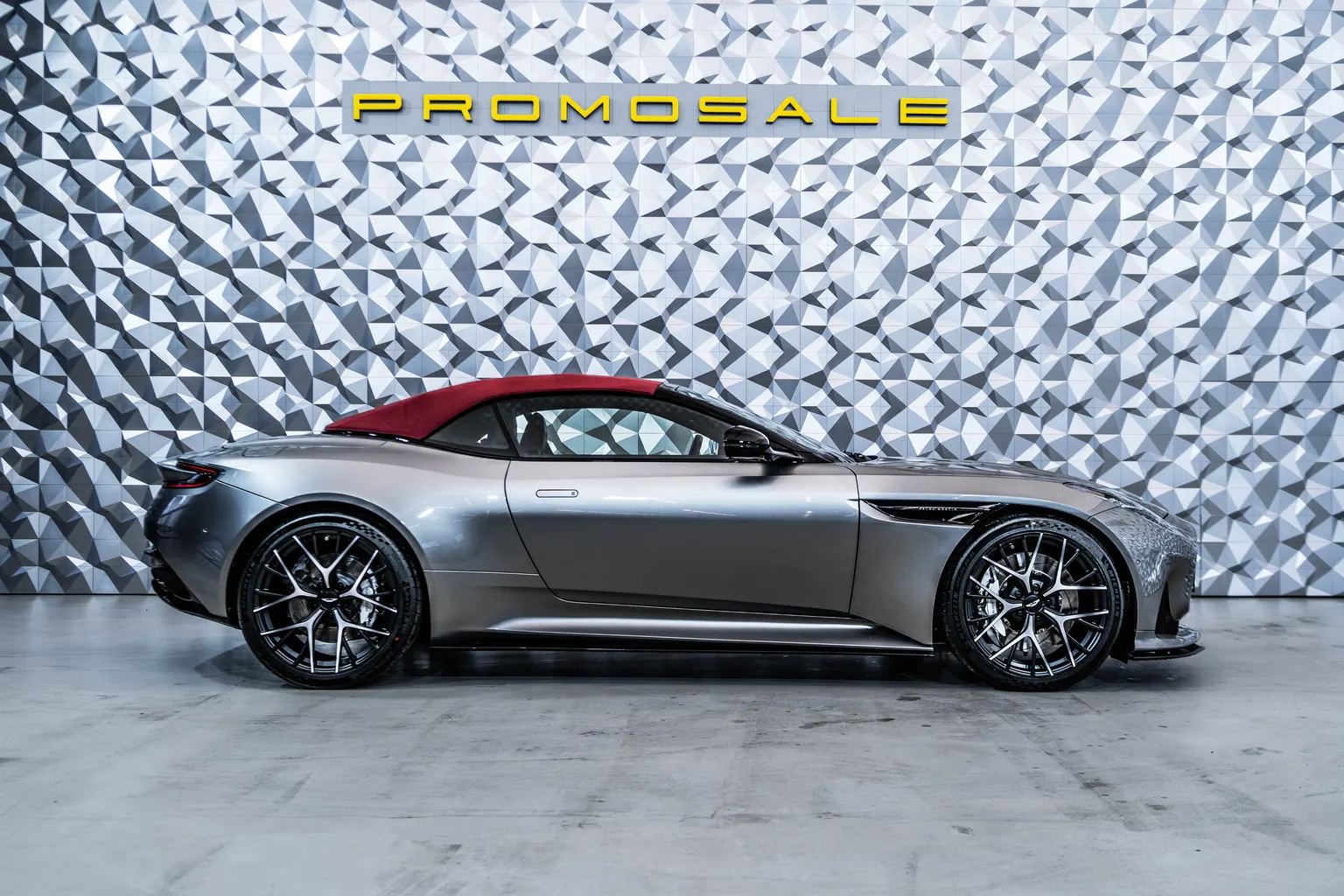 Aston martin DB12 DB12 Volante Aluminite Silver – снимка 6