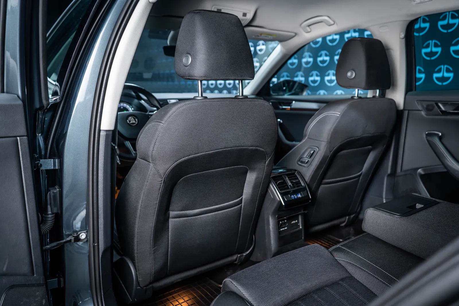 Skoda Superb Combi 2.0TDI 4X4 DSG *LED* – снимка 15