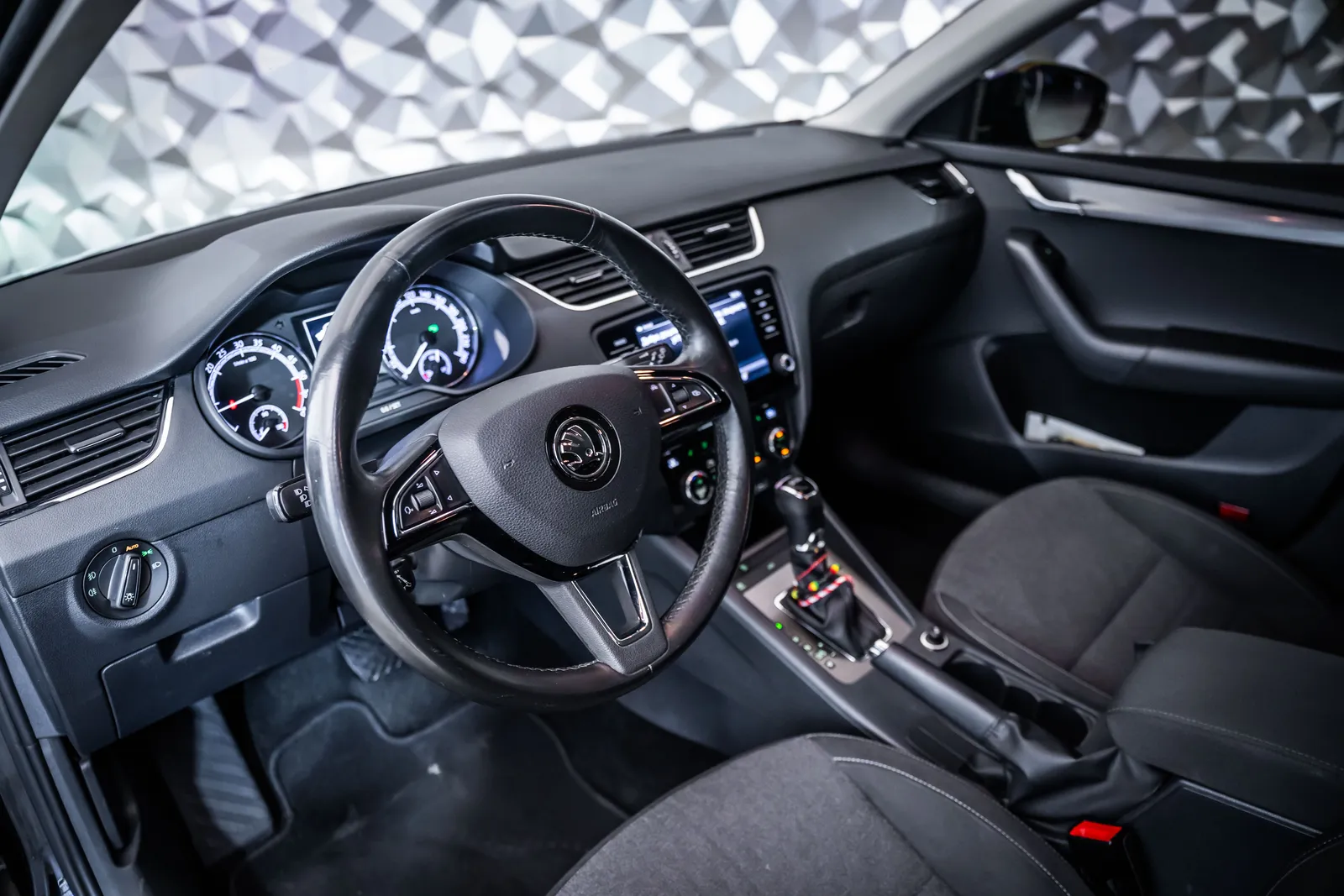 Skoda Octavia 2,0 TDI DSG *LED*Keyless*Подгрев* – снимка 8
