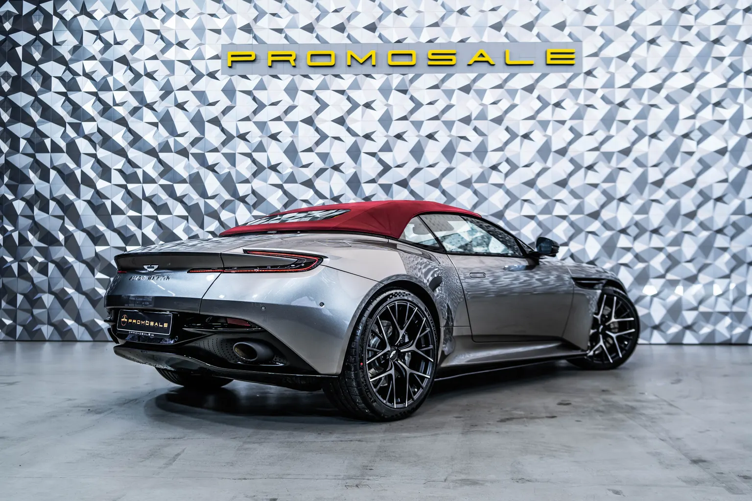 Aston martin DB12 DB12 Volante Aluminite Silver – снимка 4