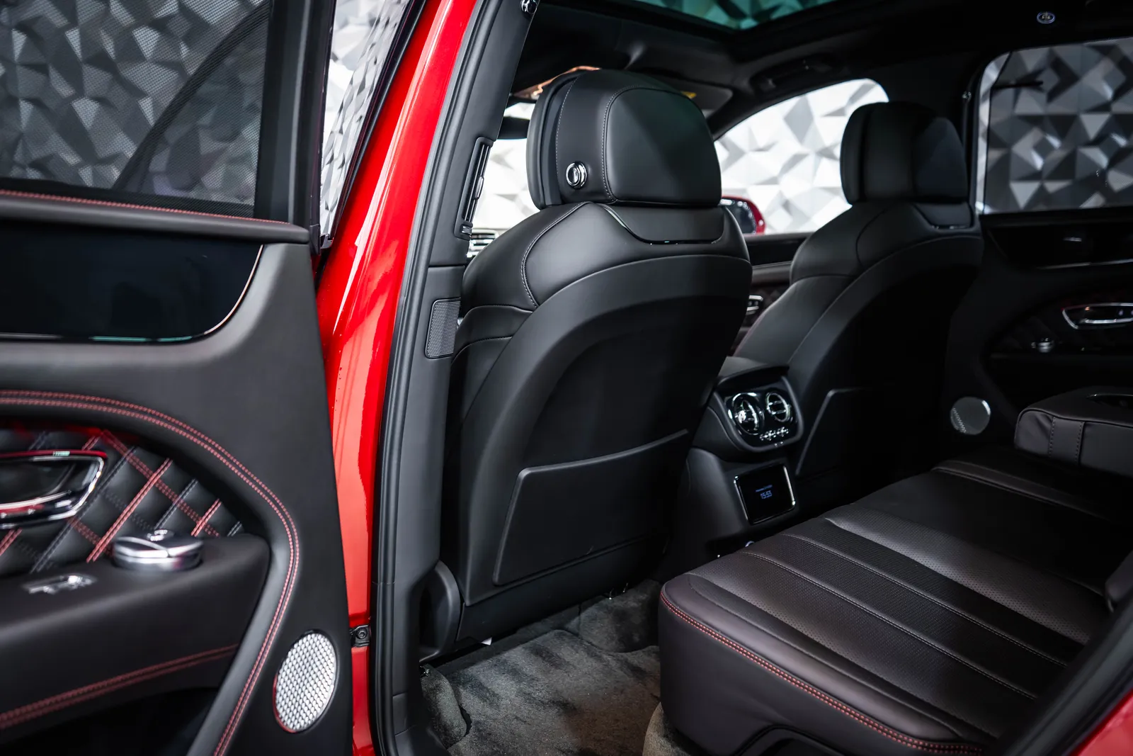 Bentley Bentayga V8 First Edition BLACK SPEC CARBON* – снимка 14