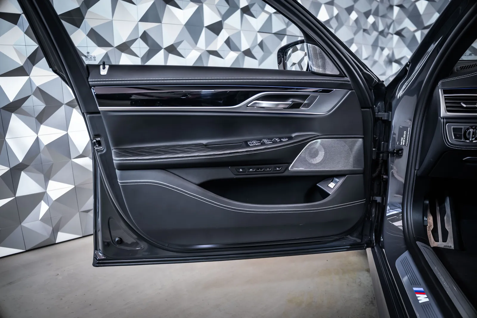 BMW 750 i xDrive *Individual*Msport*B&W*360 – снимка 7